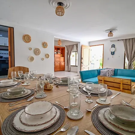 Сasa de vacaciones Casa Con Piscina Y Terraza Privada A Pasos De La Playa *